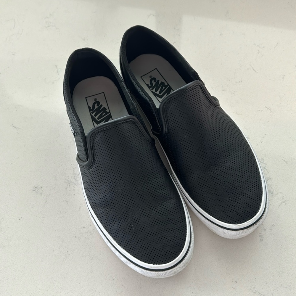 Excellent used condition Vans Asher Women’s 9.5